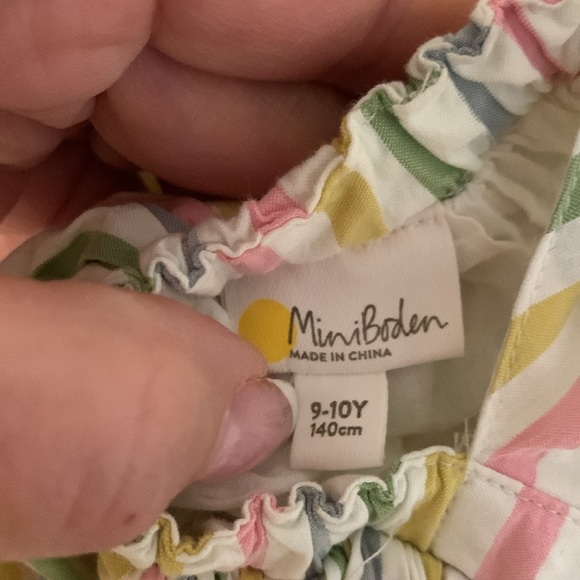 Mini Boden girls dress. Crisscross back stripe pattern. Worn once. Size 9-10y - Picture 7 of 8